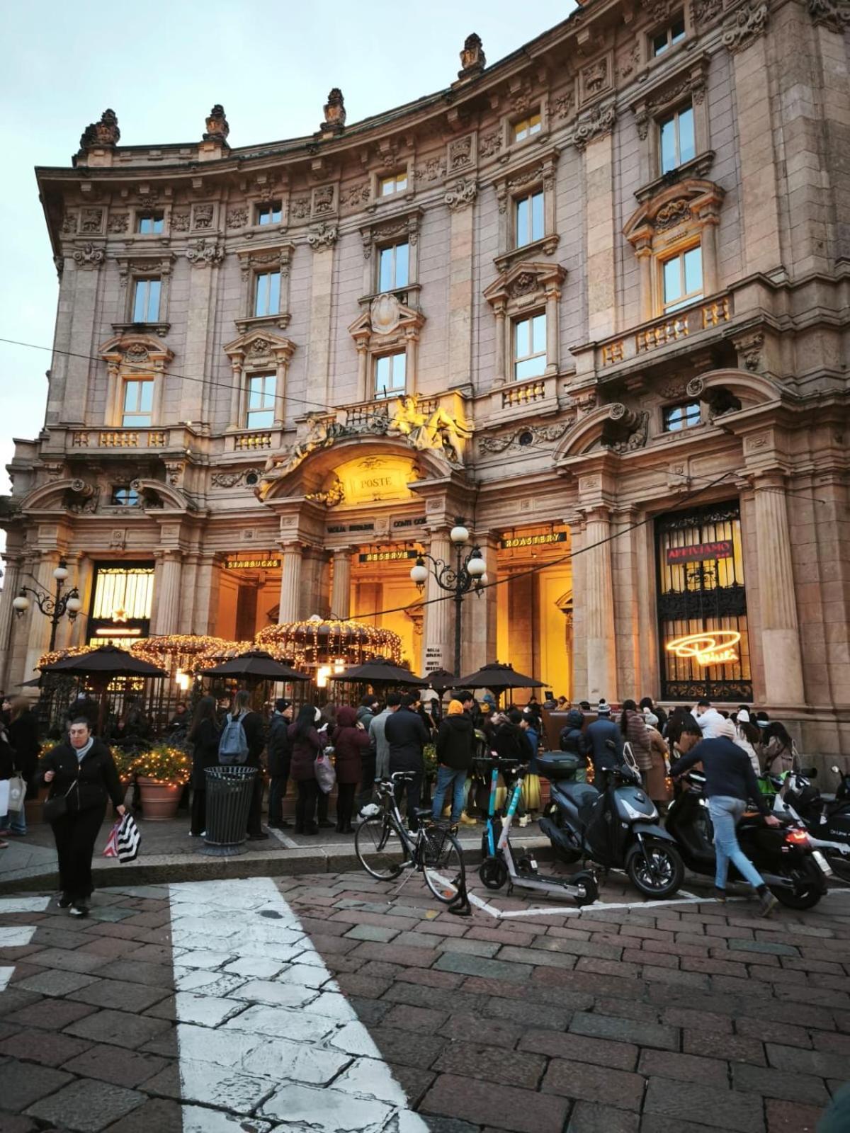 Peony House - 10 Min Duomo Apartment Milano Exterior foto